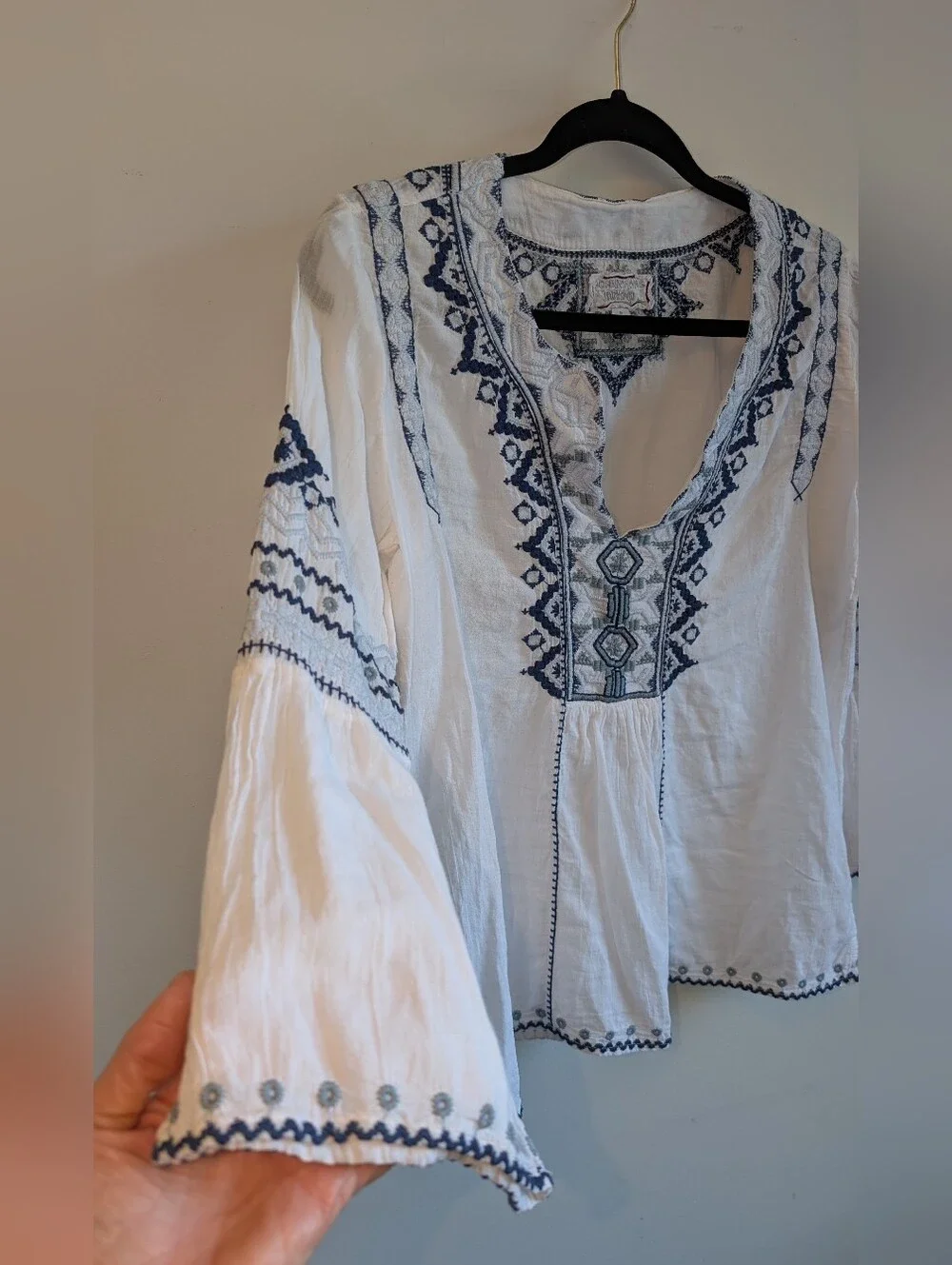 Johnny Was White Tunic with Navy Embroidery - Picture 4 of 5